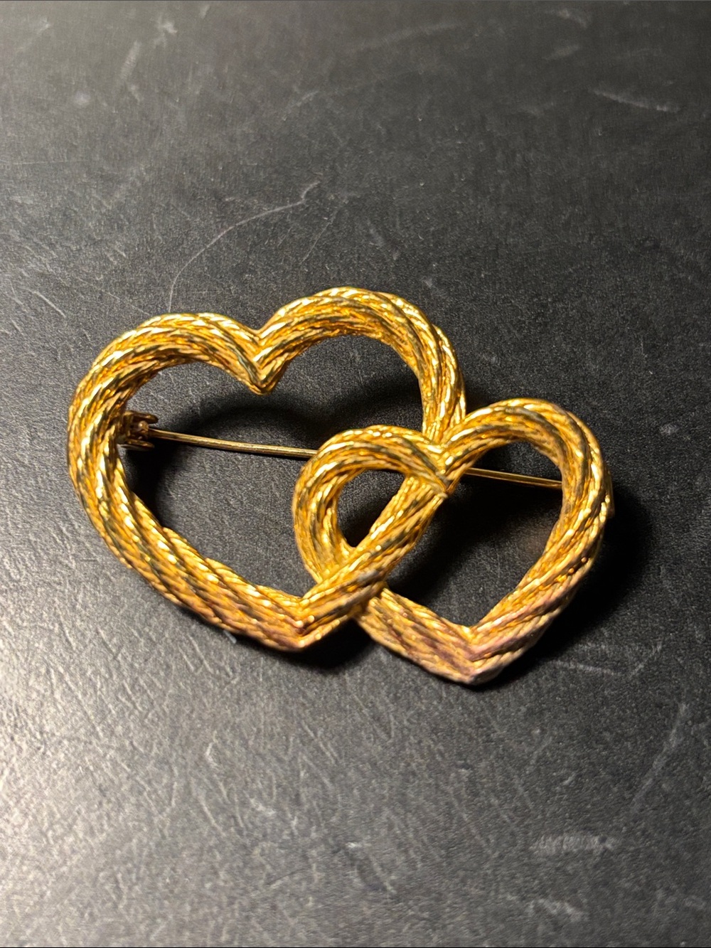Double heart gold tone pin